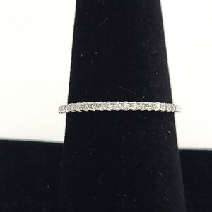 14k white gold prong set band